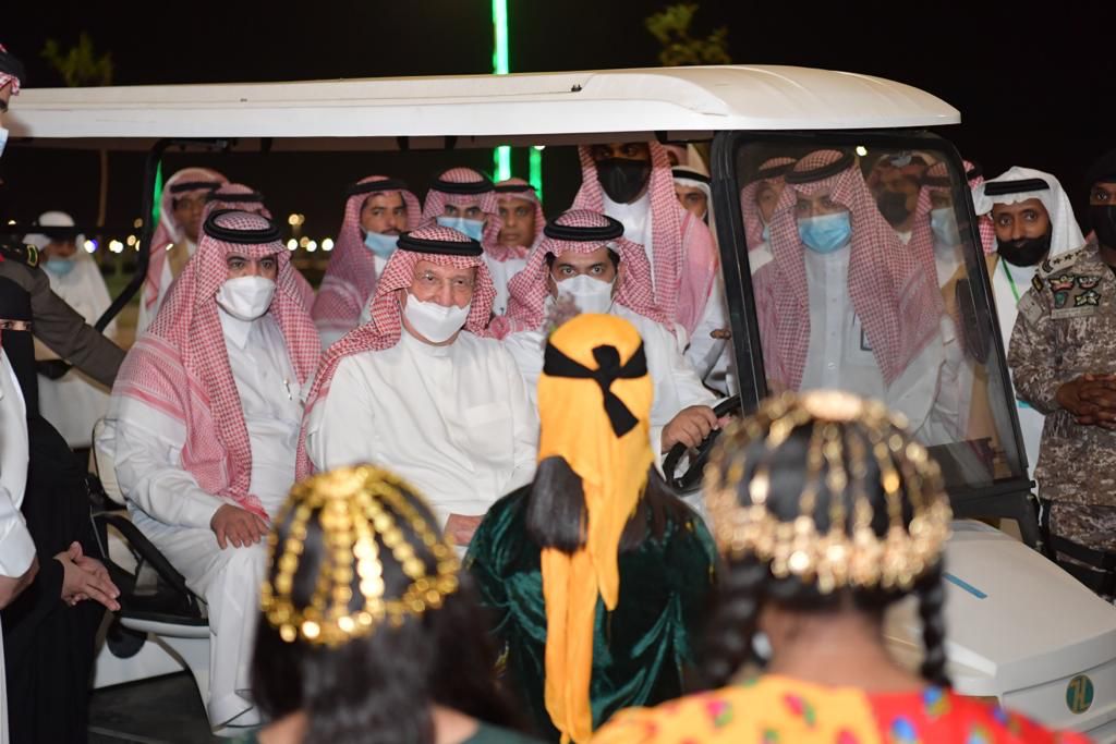 سمو أمير منطقة جازان يشارك حفل أهالي مركز الشقيق بيوم التأسيس ويتفقد مشروع الممشى الجنوبي الجديد