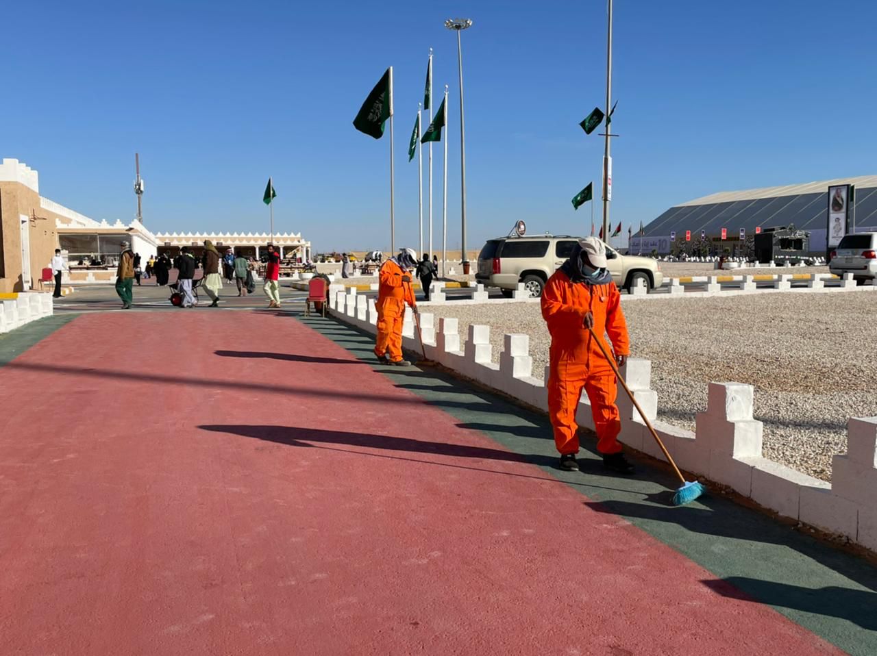 بلدية طريف تشارك بأكثر من 60 عامل في مهرجان الصقور