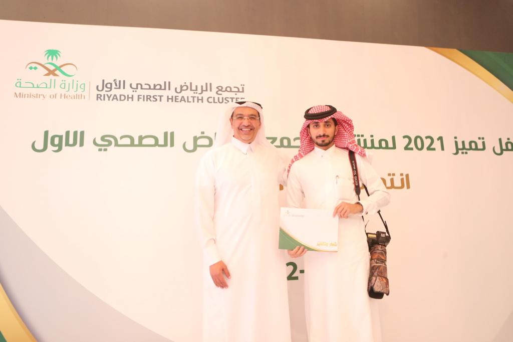 منح المصور "آل مسحل" جائزة "تميز" للعام 2021