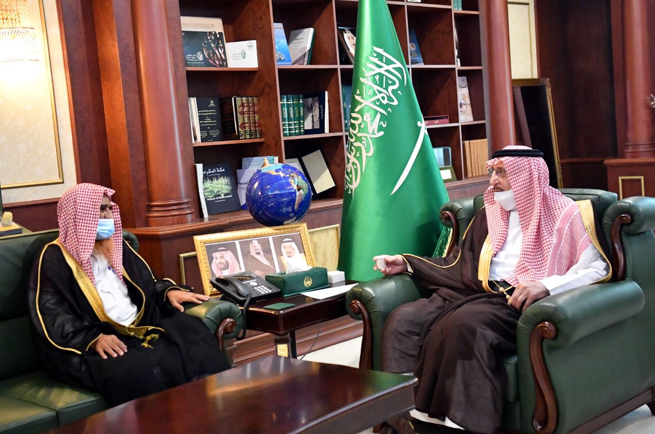 سمو أمير منطقة جازان يستقبل مفوض الإفتاء بجازان ومدير عام فرع الرئاسة بالمنطقة ويتسلم التقرير السنوي