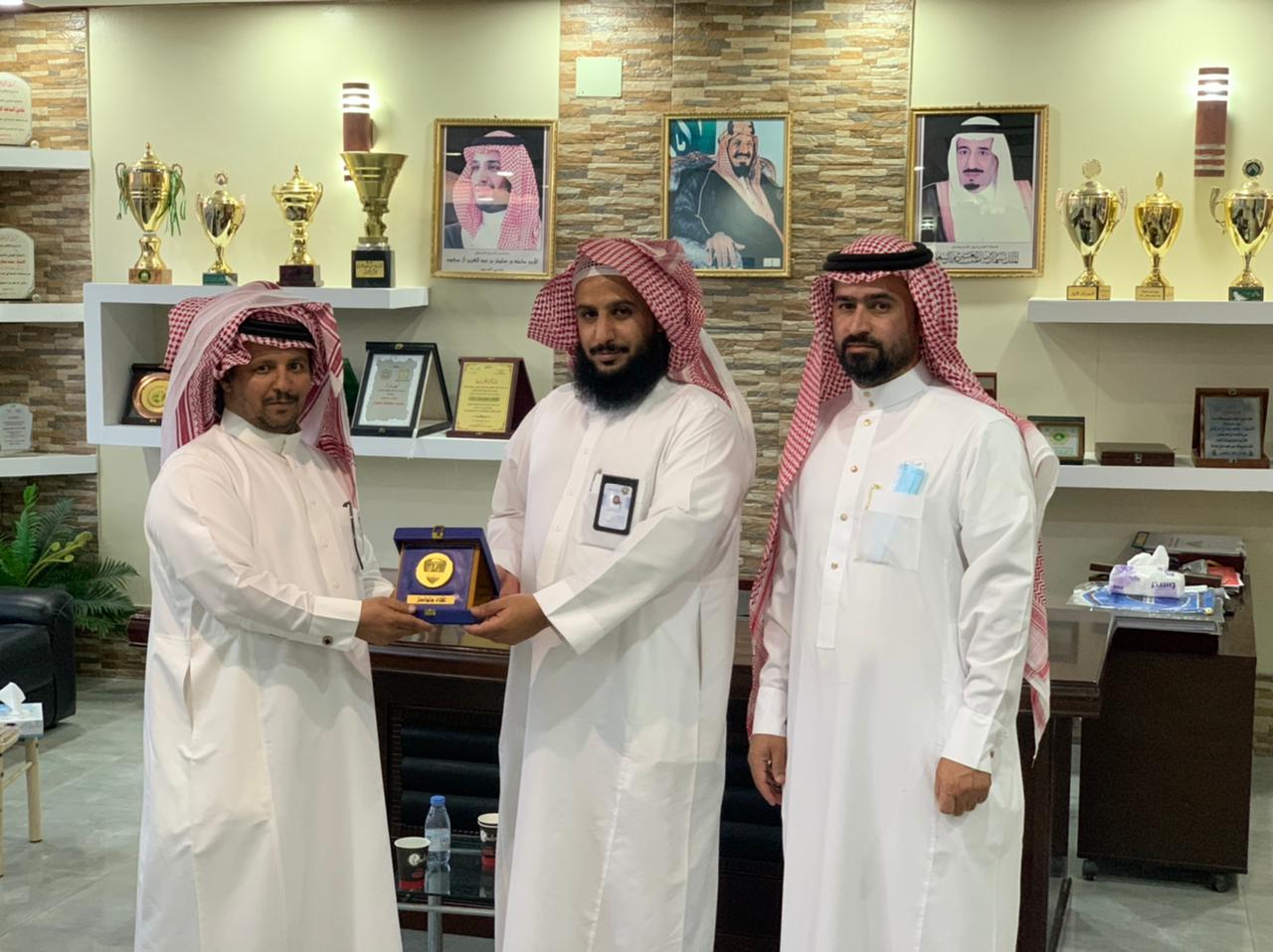 الأمر بالمعروف بمدينة الباحة تفعّل معرض حملة “الخوارج شرار الخلق“ في نادي الباحة الرياضي