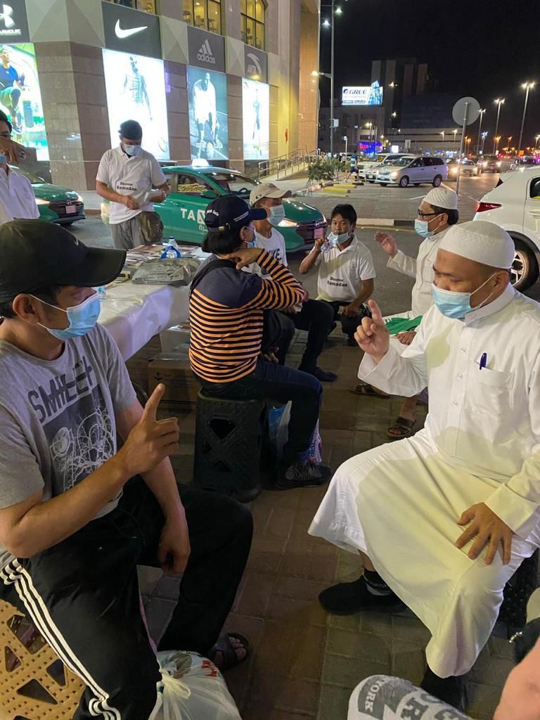 "السيارة الدعوية" تجذب 105 أجنبيا للإسلام بالخبر