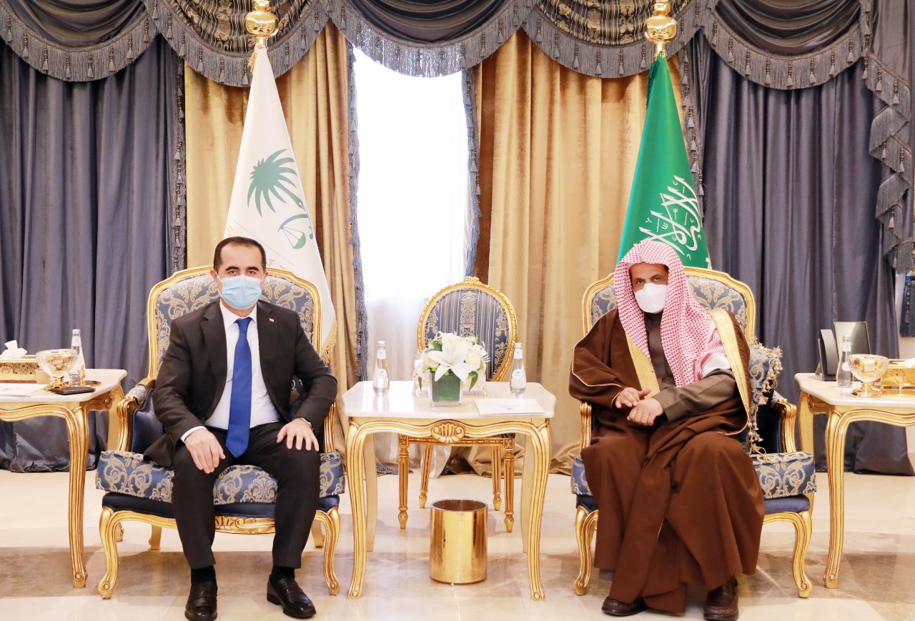 النائب العام يلتقي السفير الطاجيكي