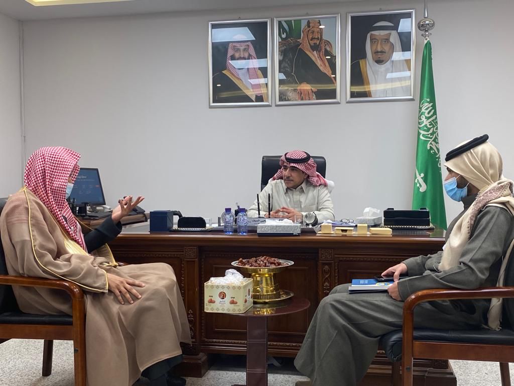 مدير عام فرع هيئة الأمر بالمعروف بمنطقة حائل يقوم بزيارة مدير إدارة المطارات الشمالية