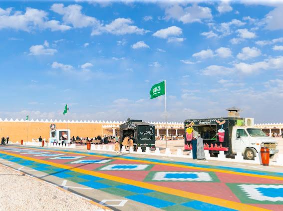 مهرجان الصقور بالحدود الشمالية يدعم رواد ورائدات الأعمال بـ 42 معرضاً