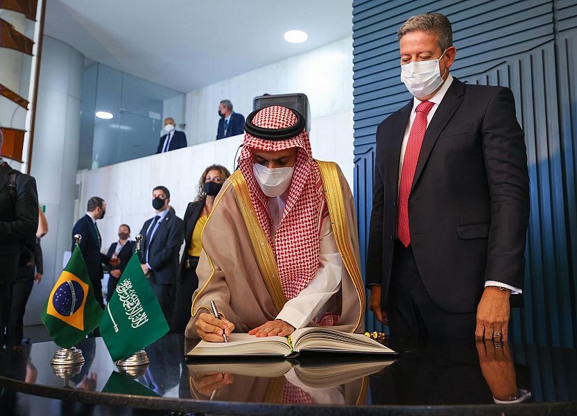 سمو وزير الخارجية يلتقي رئيس مجلس النواب البرازيلي