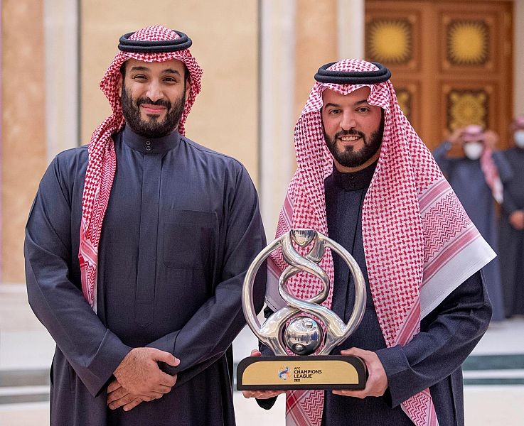 سمو ولي العهد يستقبل سمو وزير الرياضة ورئيس الاتحاد السعودي لكرة القدم ورئيس وأعضاء مجلس إدارة نادي الهلال والجهازين الفني والإداري ولاعبي الفريق لكرة القدم